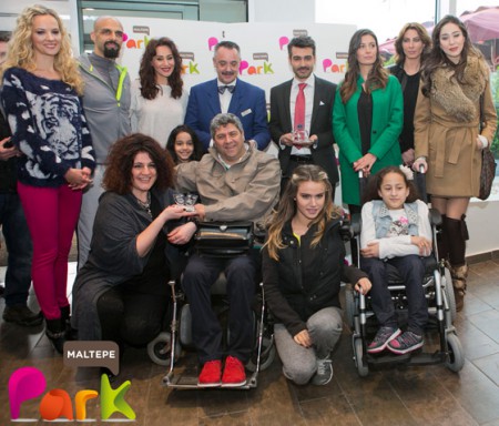 Ceyda Ateş ve Caner Cindoruk'tan Hayırlı Defile